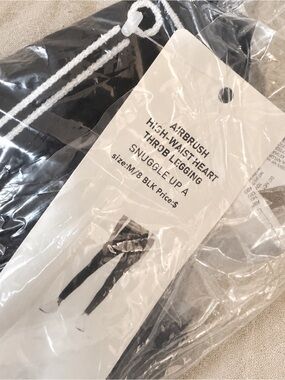 ALO Yoga Airbrush matching activewear set in Black/White. Size M